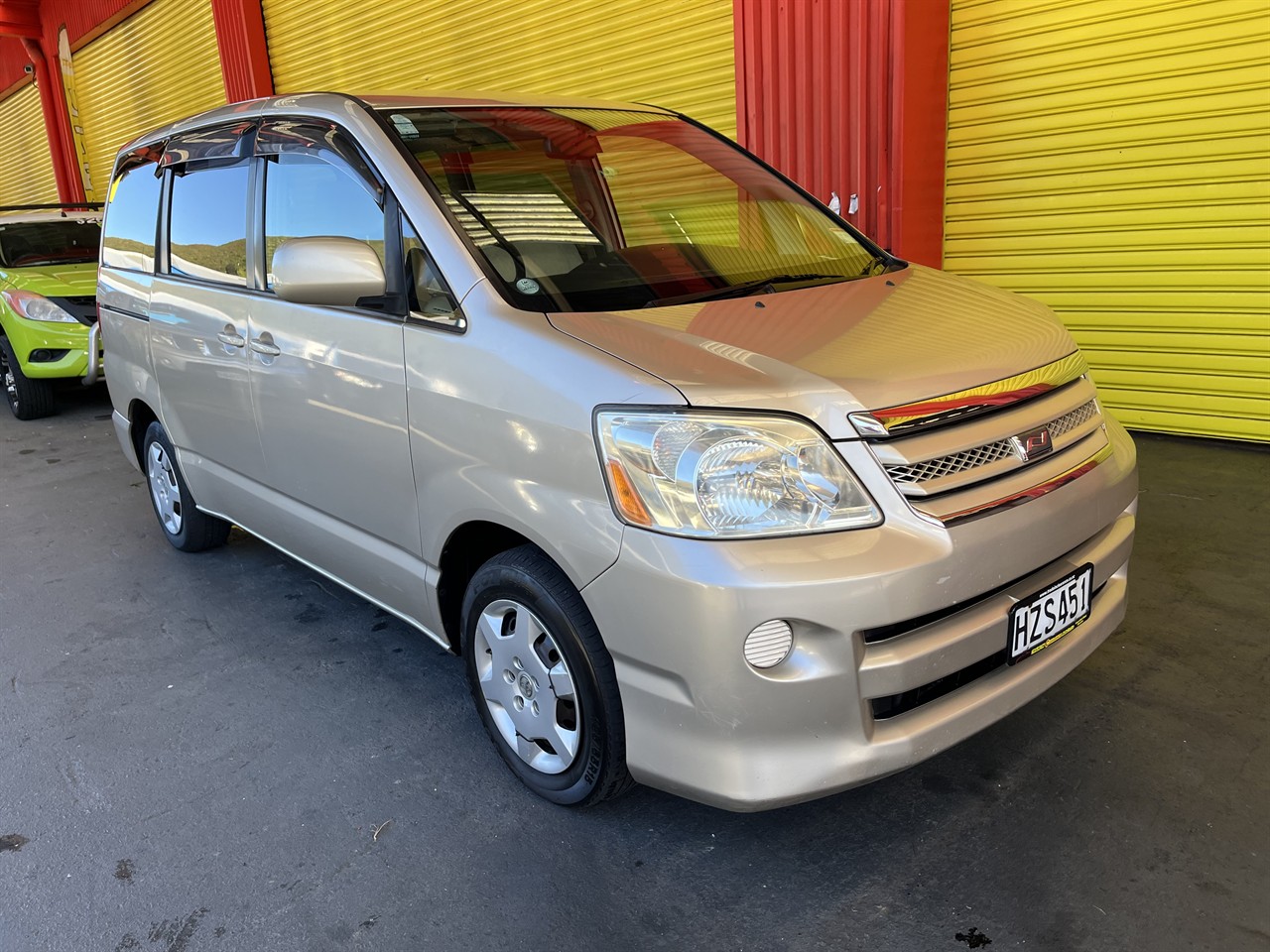 2004 Toyota noah