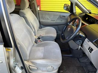 2004 Toyota noah - Thumbnail