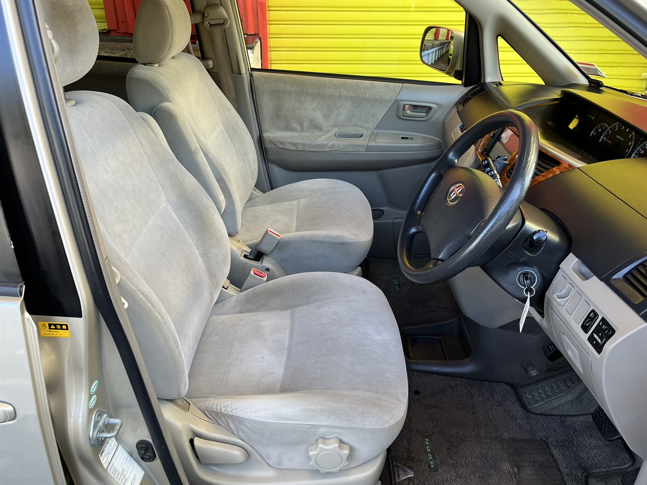 2004 Toyota noah