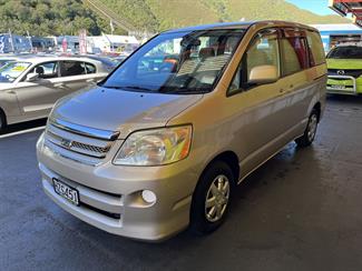 2004 Toyota noah - Thumbnail