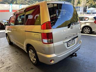 2004 Toyota noah - Thumbnail