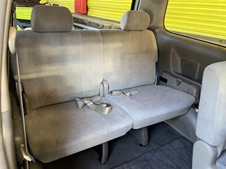 2004 Toyota noah - Thumbnail