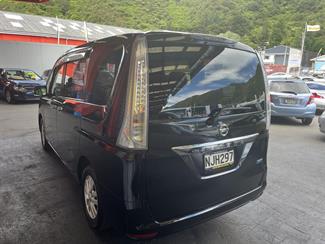 2013 Nissan Serena - Thumbnail