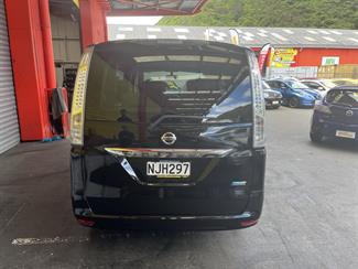 2013 Nissan Serena - Thumbnail