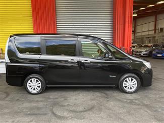 2013 Nissan Serena - Thumbnail