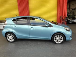2012 Toyota Prius - Thumbnail