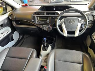 2012 Toyota Prius - Thumbnail