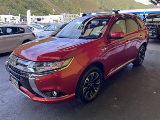 2016 Mitsubishi Outlander - Thumbnail