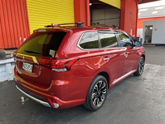 2016 Mitsubishi Outlander - Thumbnail