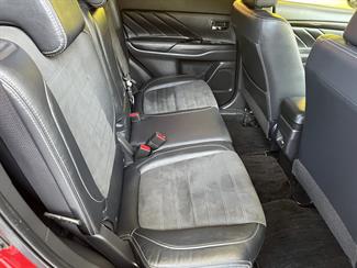 2016 Mitsubishi Outlander - Thumbnail