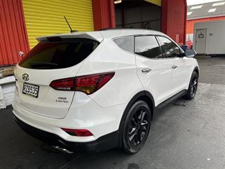 2016 Hyundai Santa Fe - Thumbnail