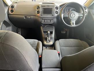 2012 Volkswagen Tiguan - Thumbnail