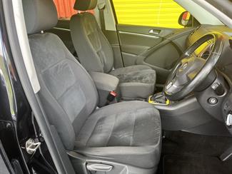 2012 Volkswagen Tiguan - Thumbnail