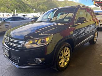 2012 Volkswagen Tiguan - Thumbnail