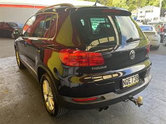 2012 Volkswagen Tiguan - Thumbnail