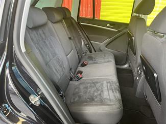 2012 Volkswagen Tiguan - Thumbnail