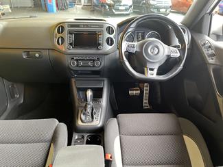 2015 Volkswagen Tiguan - Thumbnail