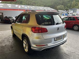 2015 Volkswagen Tiguan - Thumbnail