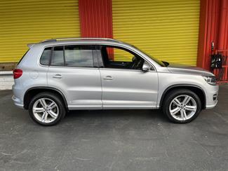 2015 Volkswagen Tiguan - Thumbnail