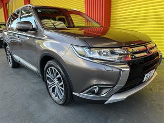 2015 Mitsubishi Outlander - Thumbnail