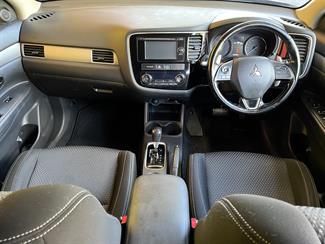 2015 Mitsubishi Outlander - Thumbnail