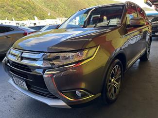 2015 Mitsubishi Outlander - Thumbnail