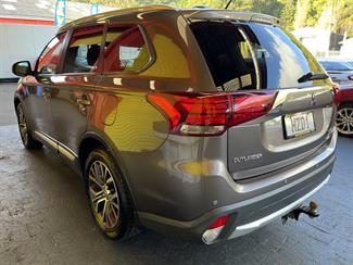 2015 Mitsubishi Outlander - Thumbnail
