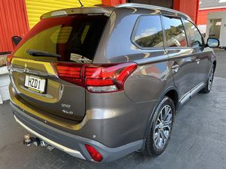 2015 Mitsubishi Outlander - Thumbnail