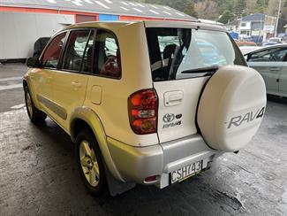 2005 Toyota RAV4 - Thumbnail