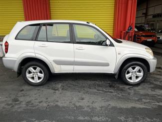 2005 Toyota RAV4 - Thumbnail
