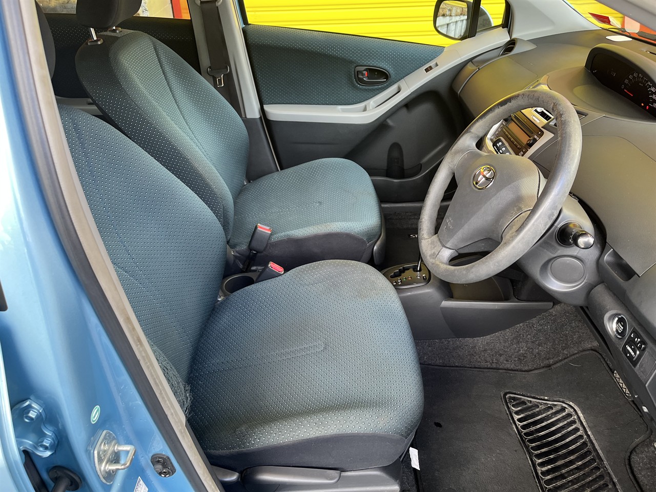 2005 Toyota Vitz
