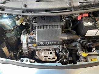 2005 Toyota Vitz - Thumbnail