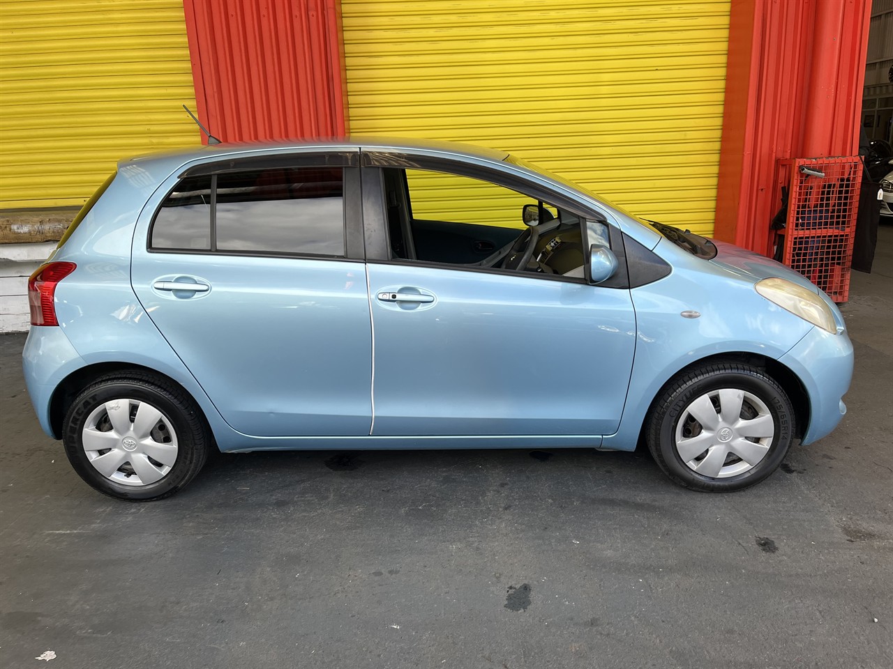 2005 Toyota Vitz