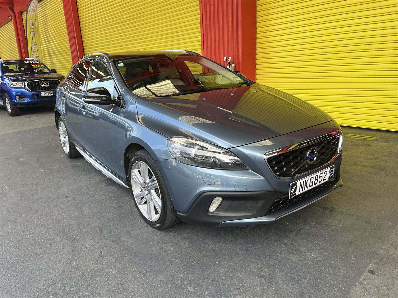 2014 Volvo v40