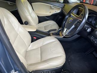 2014 Volvo v40 - Thumbnail