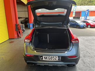 2014 Volvo v40 - Thumbnail