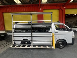2015 Toyota Hiace - Thumbnail