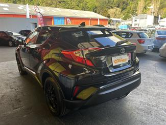2017 Toyota C-Hr - Thumbnail