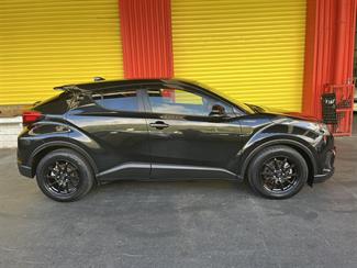 2017 Toyota C-Hr - Thumbnail