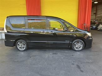 2013 Nissan Serena - Thumbnail