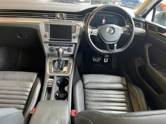 2017 Volkswagen Passat - Thumbnail