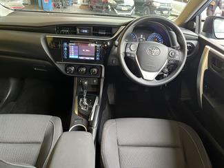 2017 Toyota Corolla - Thumbnail