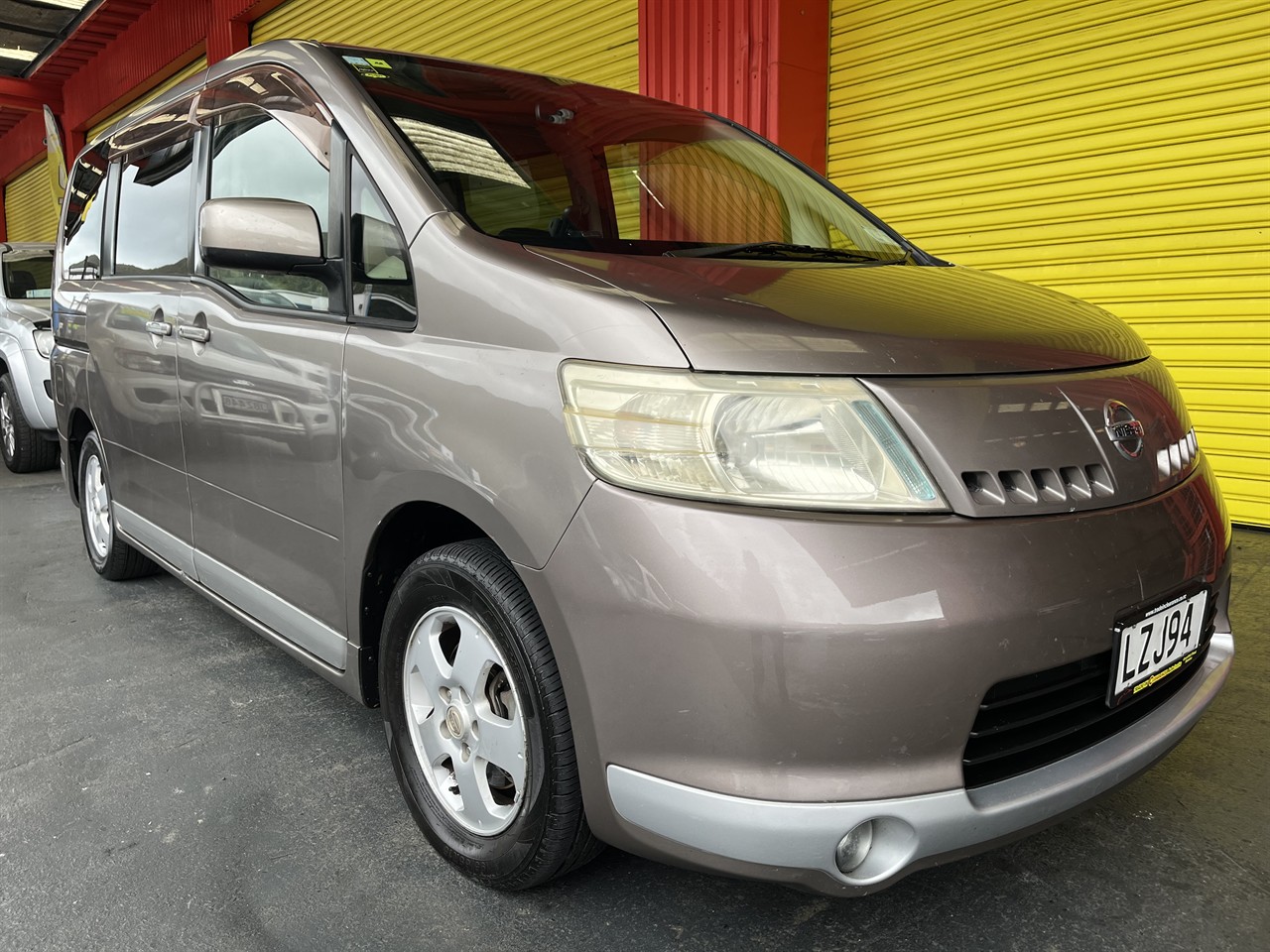 2005 Nissan Serena