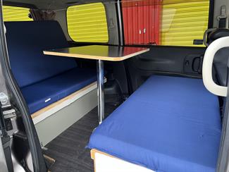 2005 Nissan Serena - Thumbnail