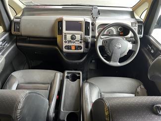2005 Nissan Serena - Thumbnail