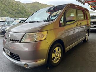 2005 Nissan Serena - Thumbnail