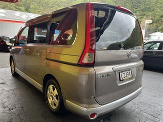 2005 Nissan Serena - Thumbnail
