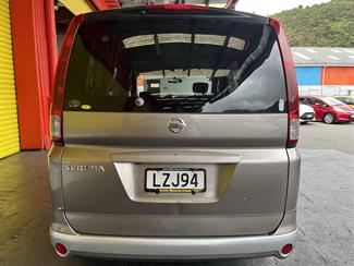 2005 Nissan Serena - Thumbnail