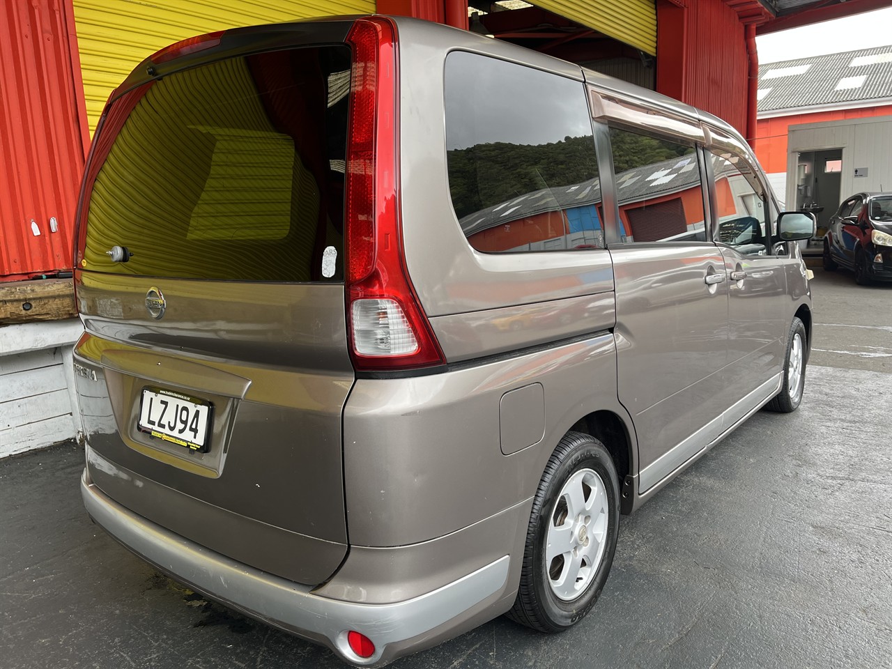 2005 Nissan Serena