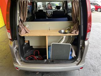 2005 Nissan Serena - Thumbnail
